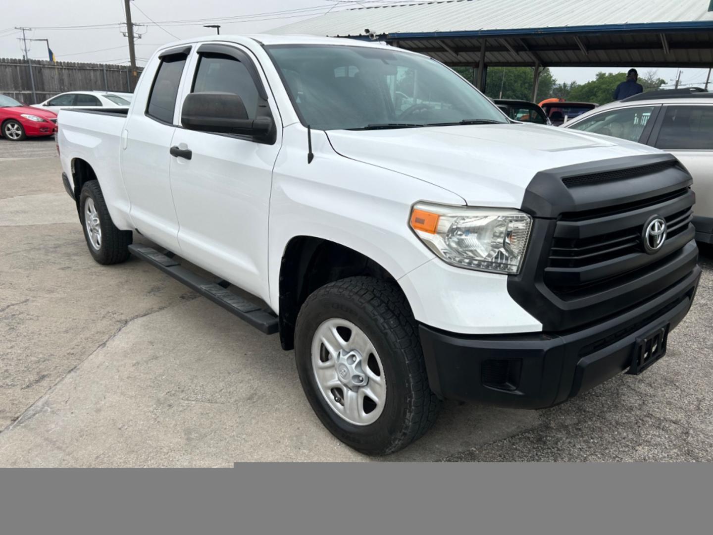 2015 White Toyota Tundra SR5 4.6L V8 Double Cab 2WD (5TFRM5F13FX) with an 4.6L V8 DOHC 32V engine, 6-Speed Automatic transmission, located at 1687 Business 35 S, New Braunfels, TX, 78130, (830) 625-7159, 29.655487, -98.051491 - Photo#1